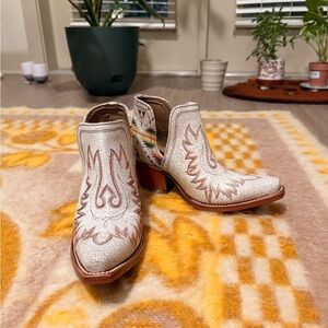 Ariat® Women's Pendleton Dixon Crackled White Booties